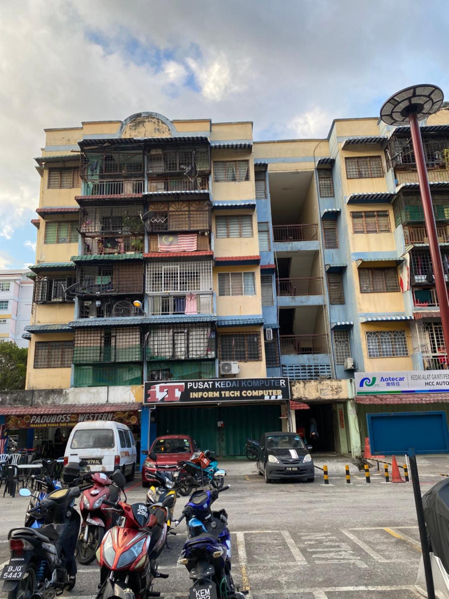 Syahezzie Two Apartment